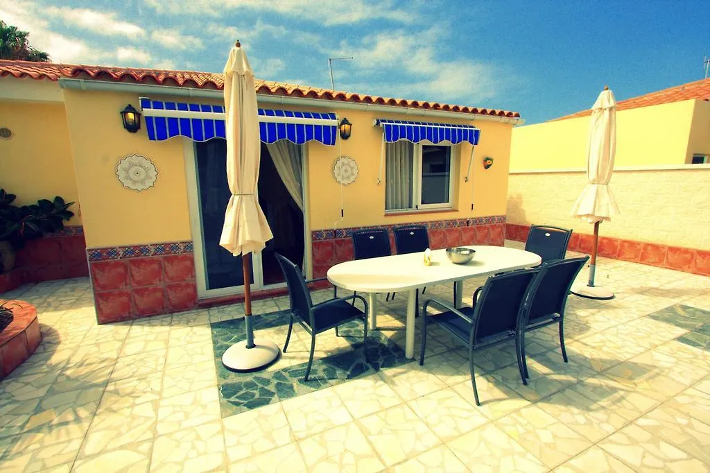 Villas Calle Nivaria 卡亚俄萨尔瓦赫