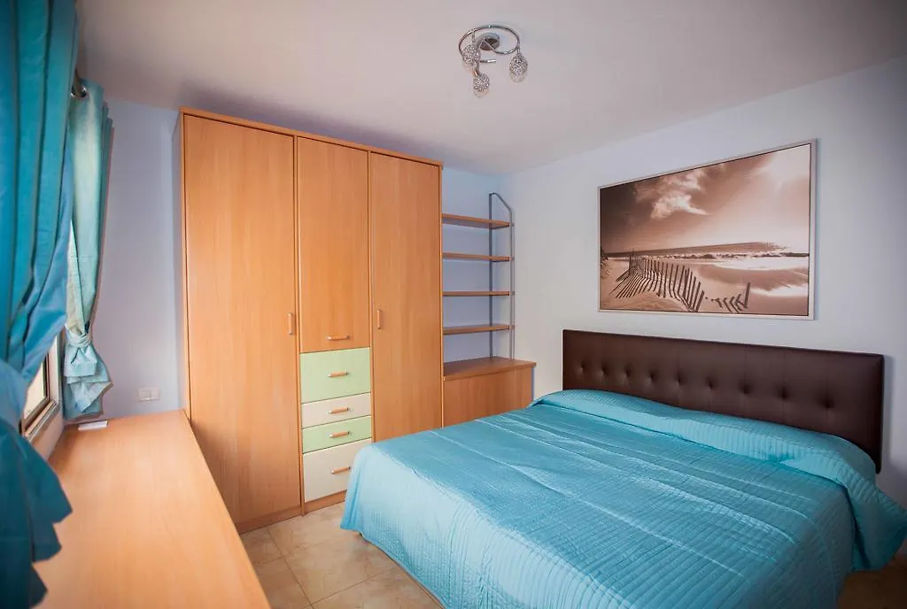 Villas Calle Nivaria 卡亚俄萨尔瓦赫