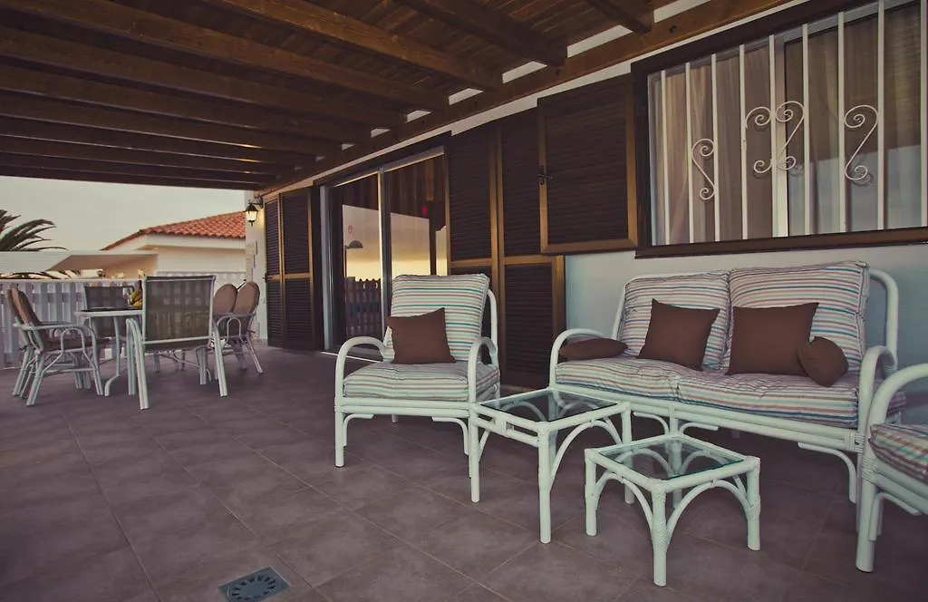 Villas Calle Nivaria 卡亚俄萨尔瓦赫
