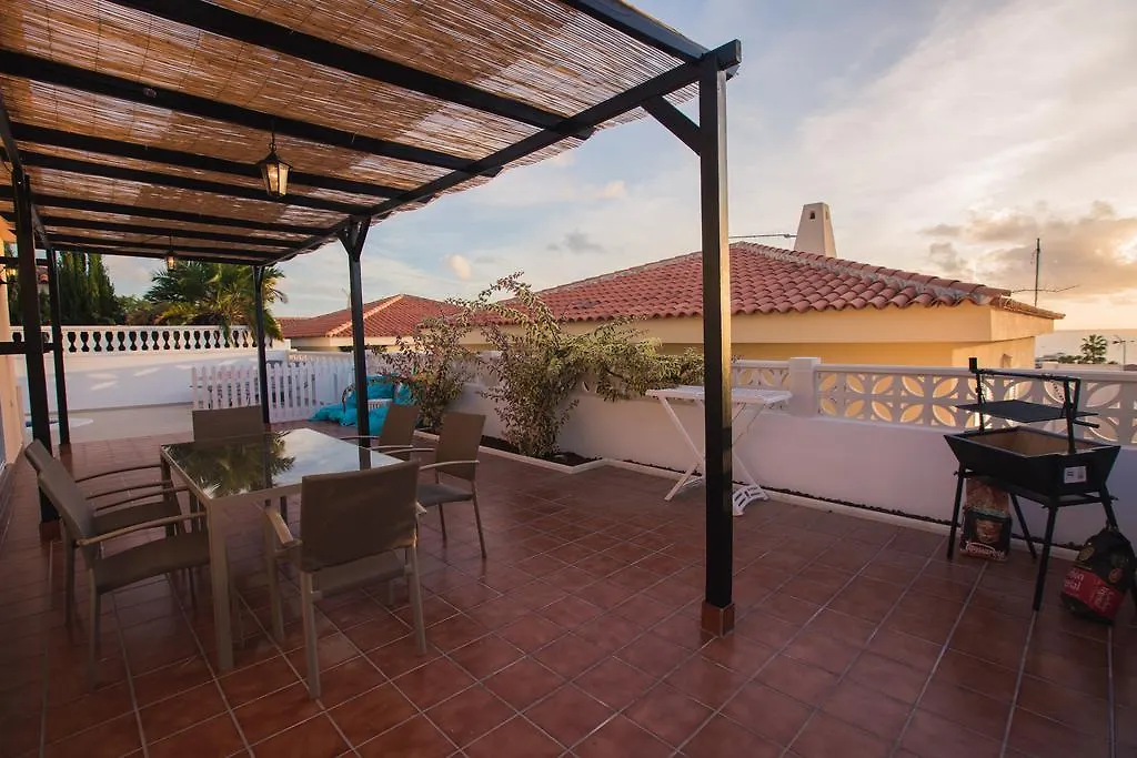 Villas Calle Nivaria 卡亚俄萨尔瓦赫