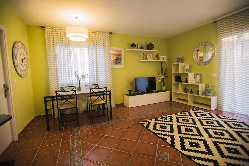 Villas Calle Nivaria 卡亚俄萨尔瓦赫
