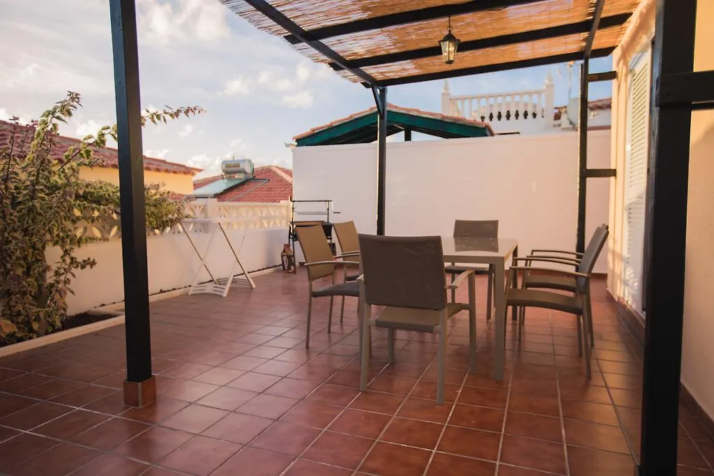 Villas Calle Nivaria 卡亚俄萨尔瓦赫