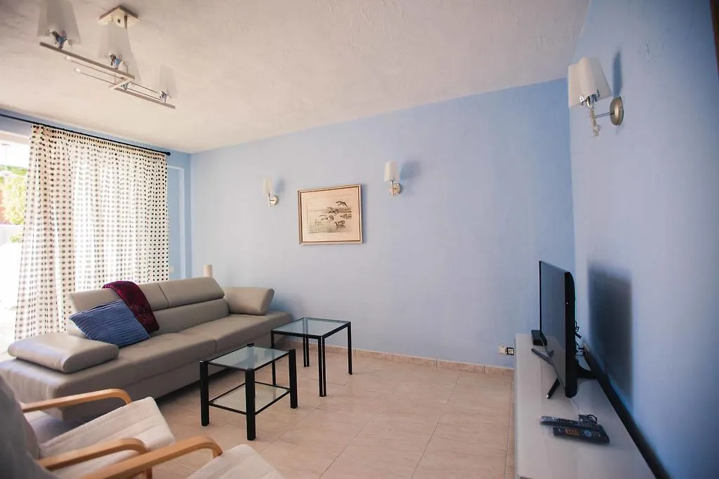 Villas Calle Nivaria 卡亚俄萨尔瓦赫