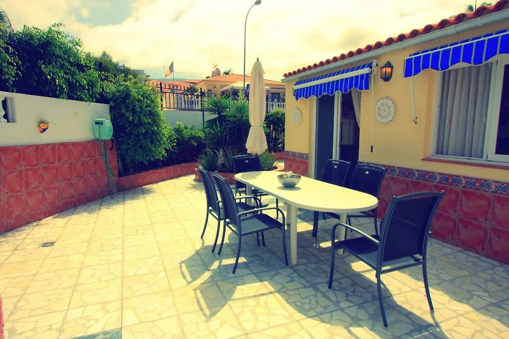 Villas Calle Nivaria 卡亚俄萨尔瓦赫