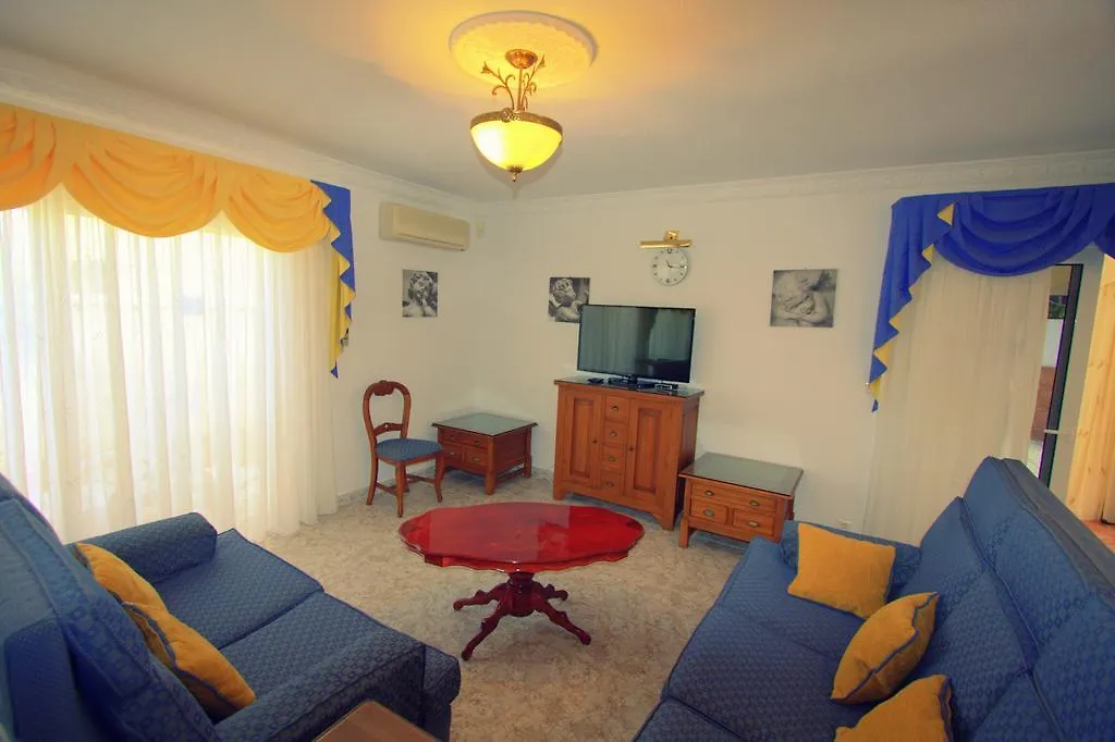 Villas Calle Nivaria 卡亚俄萨尔瓦赫