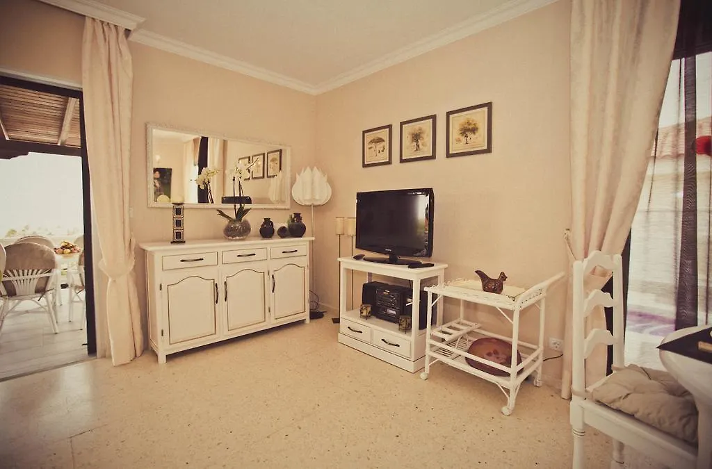 Villas Calle Nivaria 卡亚俄萨尔瓦赫