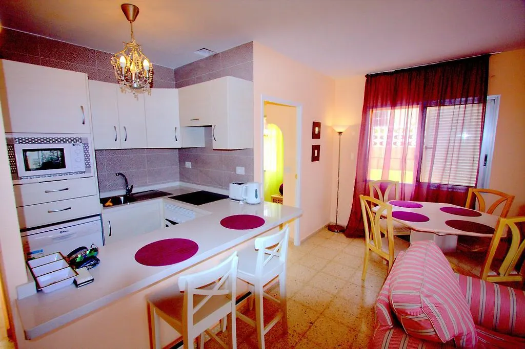 Villas Calle Nivaria 卡亚俄萨尔瓦赫