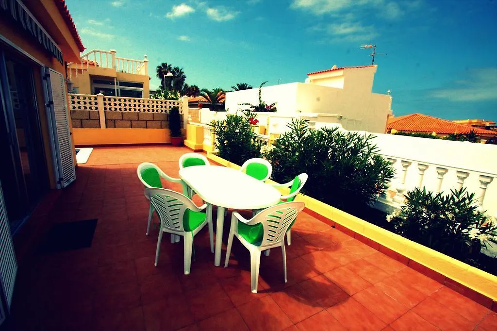 Villas Calle Nivaria 卡亚俄萨尔瓦赫