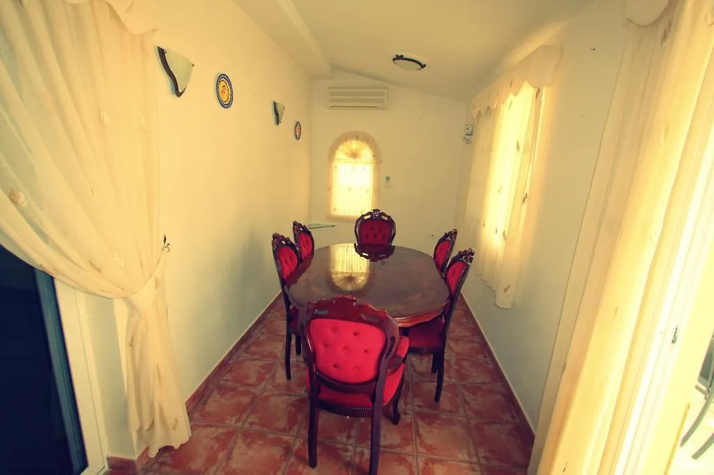 Villas Calle Nivaria 卡亚俄萨尔瓦赫