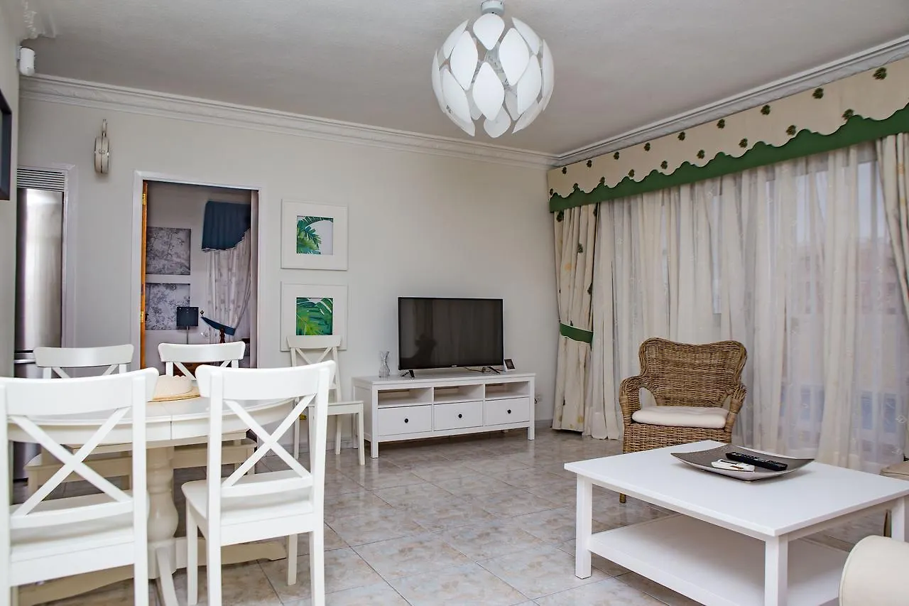 Villas Calle Nivaria 卡亚俄萨尔瓦赫