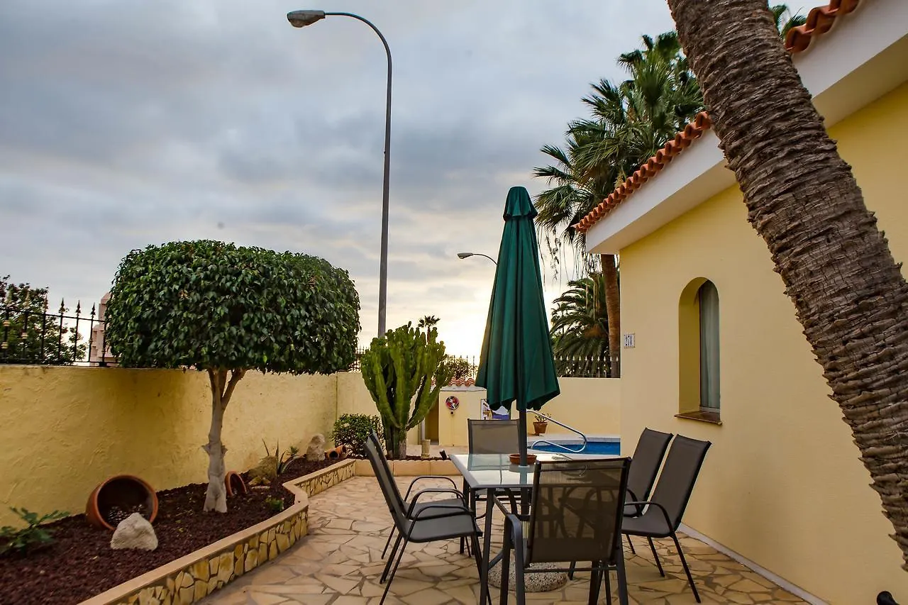 Villas Calle Nivaria 卡亚俄萨尔瓦赫